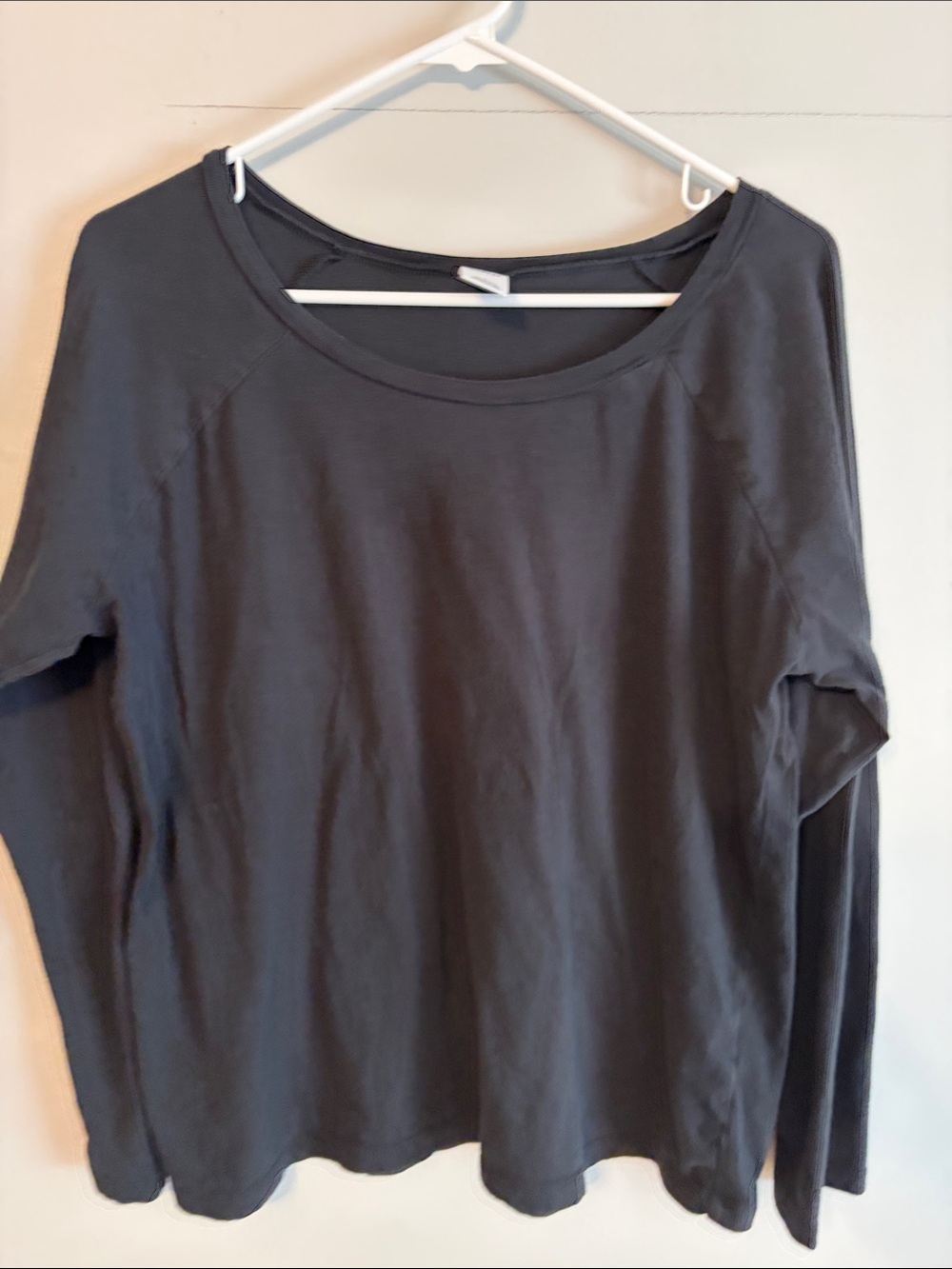 Melrose and Market Black Long-Sleeve Scoop Neck Top. Size large: